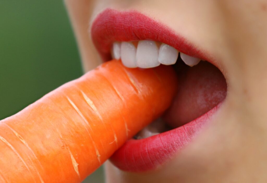 teeth, दही carrot, diet-1560353.jpg